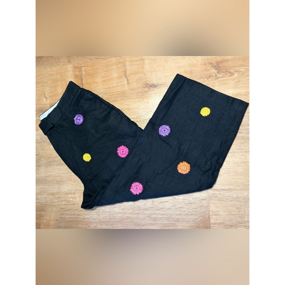 Black Linen Capri Pants with Pastel Daisy Embroidered Accents